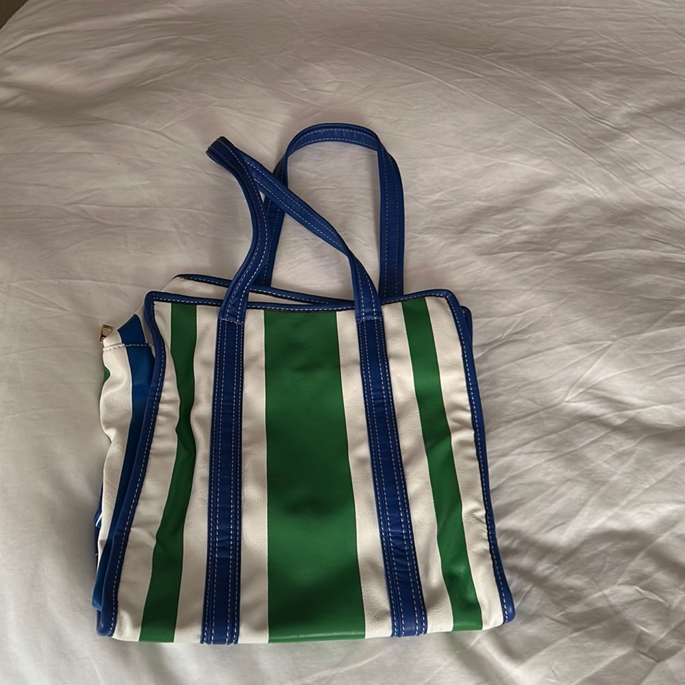 Blue, green and white shoulder bag.